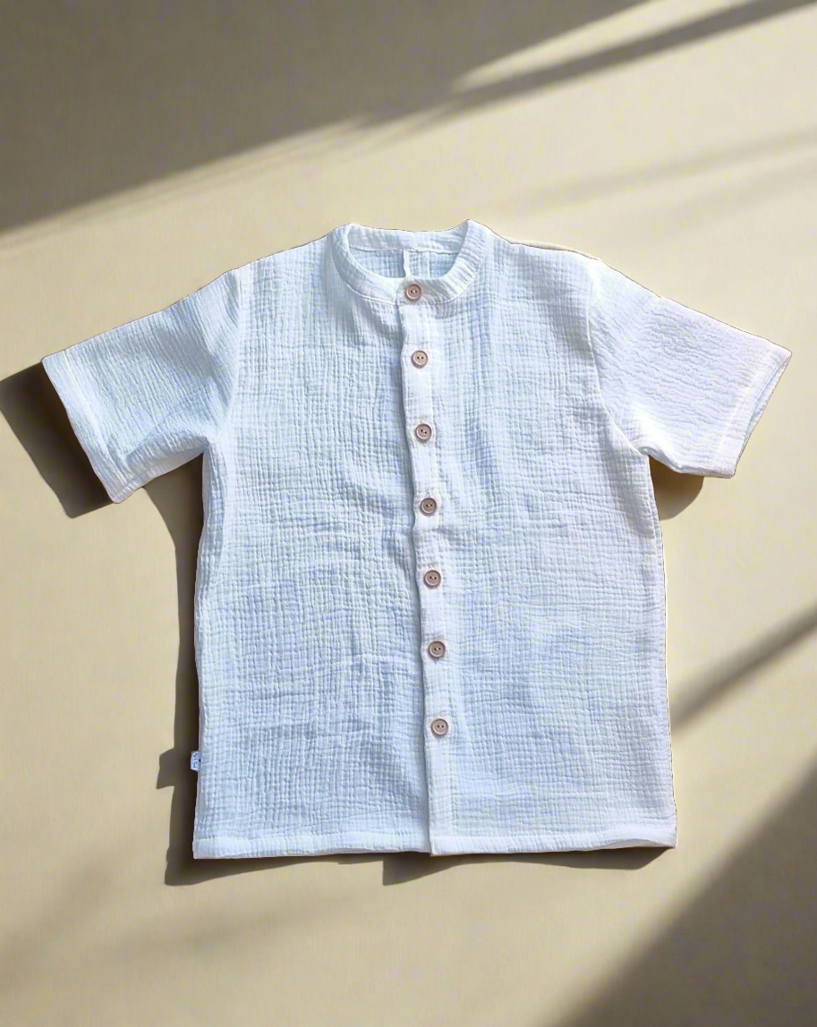 Button-up short-sleeved shirt with a mini collar